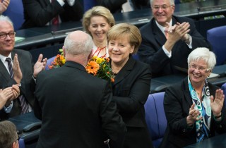 Angelobung Angela Merkel im Hintergrund Ursula von der Leyen Dezember 2013