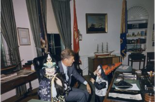 president john f. kennedy mit Kindern im OvalOffice